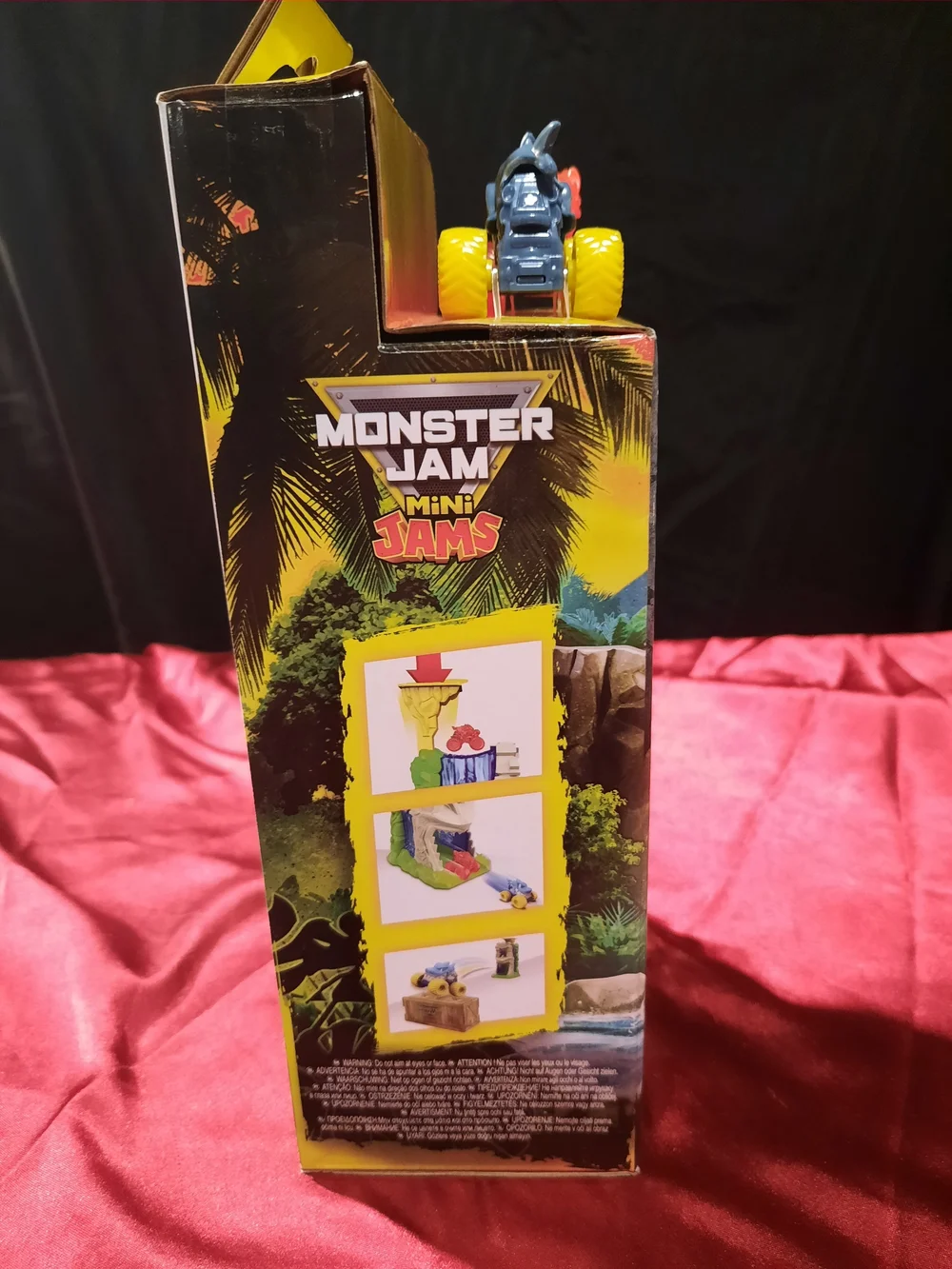 Monster JAM Mini Jams Megalodon Jungle Blaster Racetrack And Cars